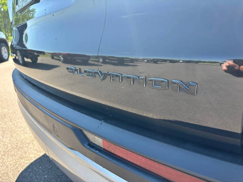 2024 GMC Acadia Elevation