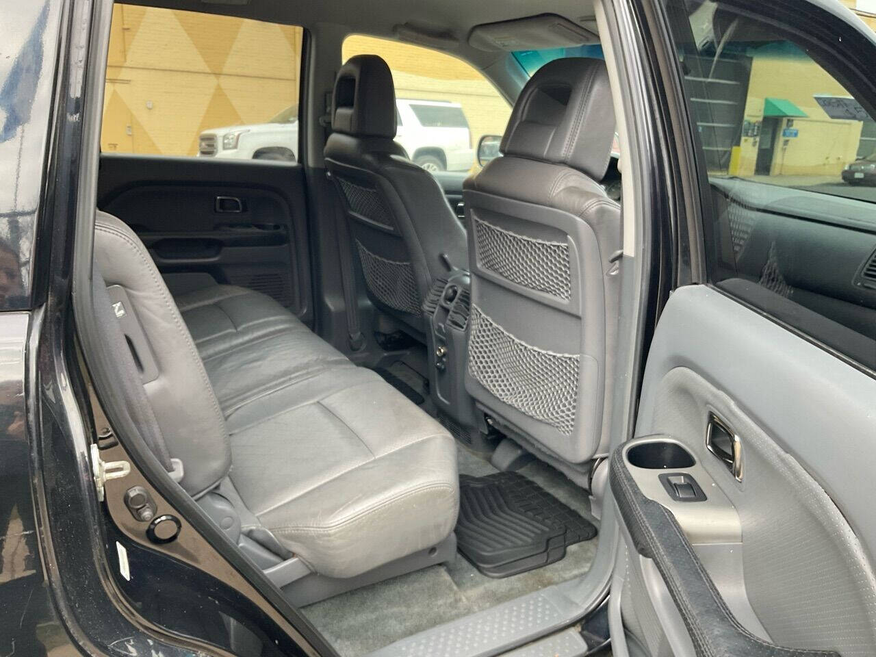 Black 2004 Honda Pilot EX-L 4dr EX-L 4WD SUV w/Leather and Navigation System 21