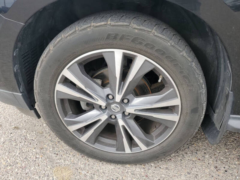 2017 Nissan Pathfinder Platinum