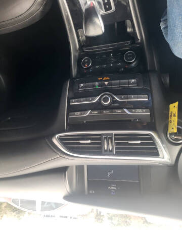 2017 Infiniti QX30 Luxury