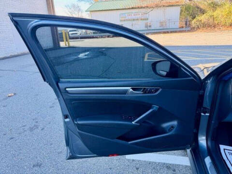 2017 Volkswagen Passat 1.8T R-Line