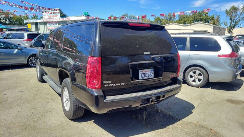 2011 GMC Yukon XL SLE