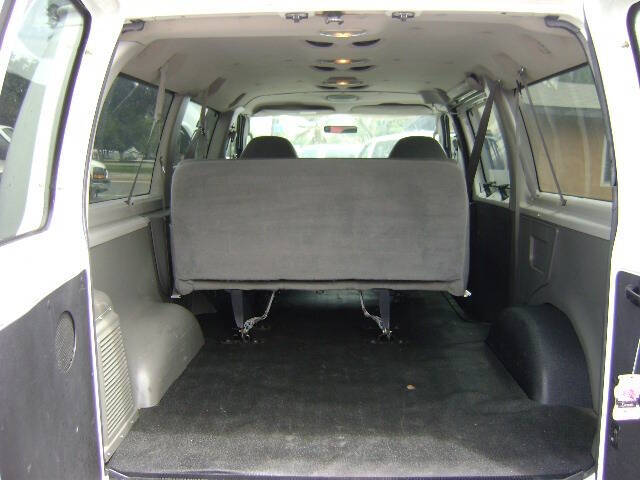2004 Ford E-Series E-150 XL