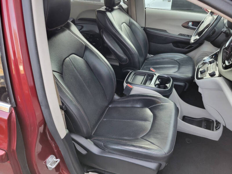 2018 Chrysler WHEELCHAIR VAN