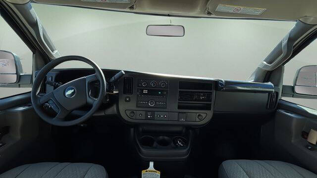 2025 Chevrolet Express 2500