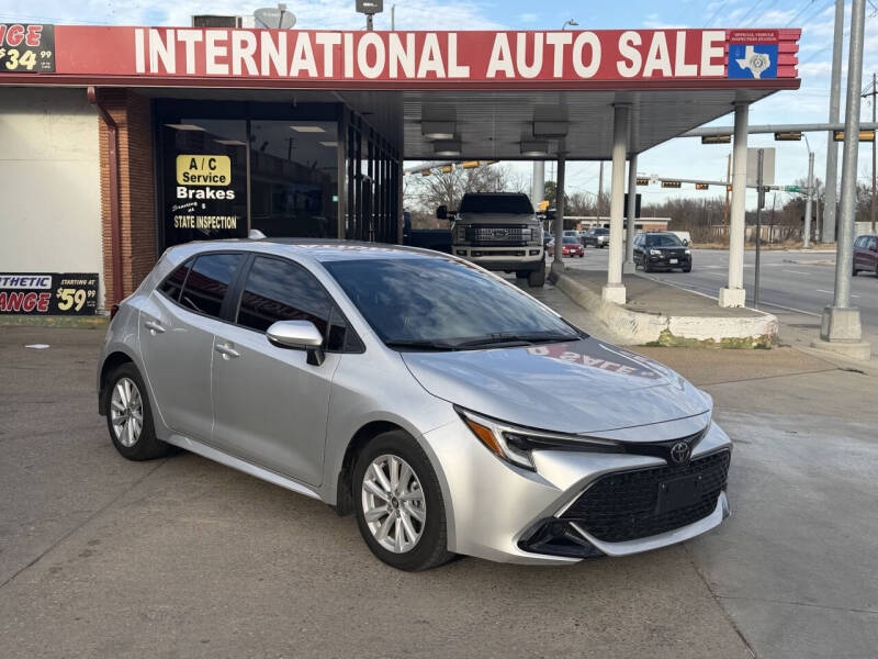 2025 Toyota Corolla Hatchback SE's photo