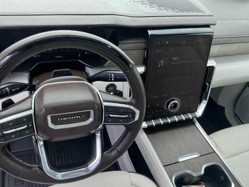 2025 GMC Acadia Denali
