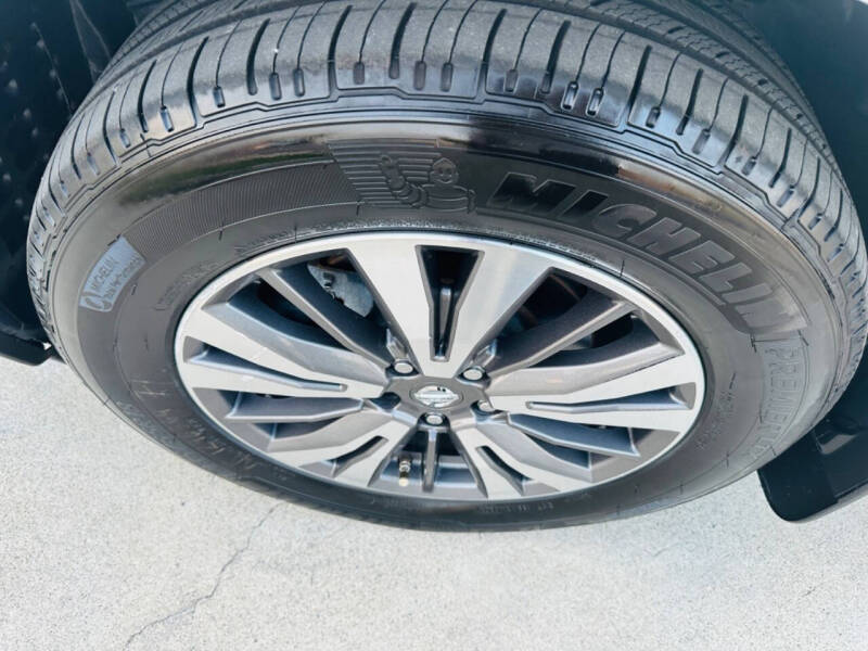 2017 Nissan Pathfinder SV