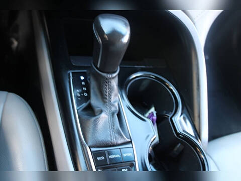 2020 Toyota Camry Hybrid SE