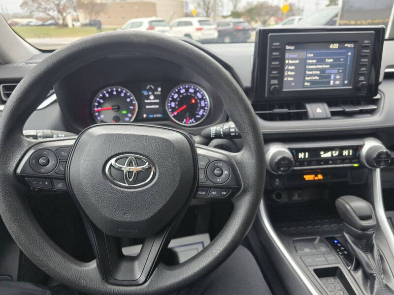 2019 Toyota RAV4 XLE photo 10