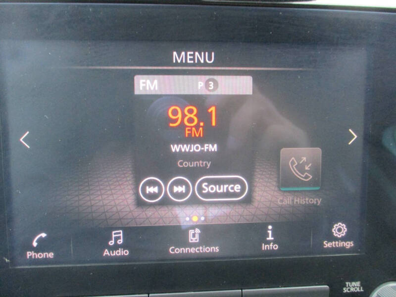 2023 Nissan Titan SV