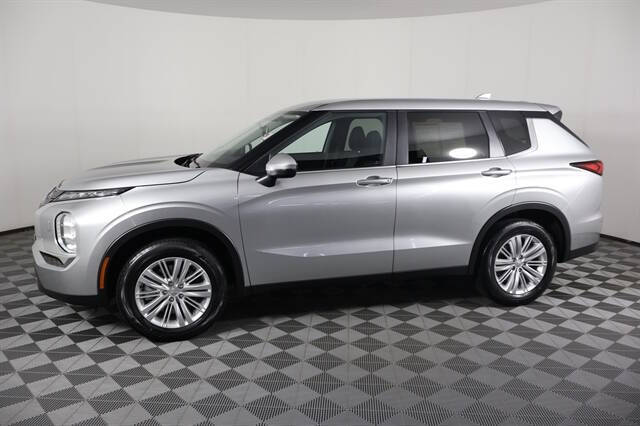 2024 Mitsubishi Outlander ES