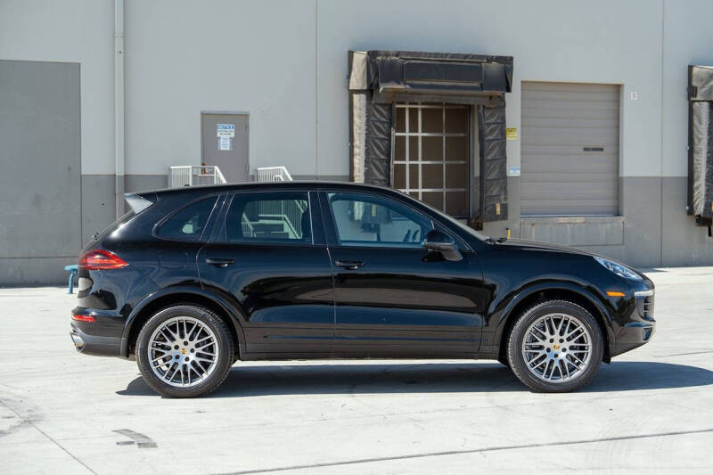 2017 Porsche Cayenne Platinum Edition