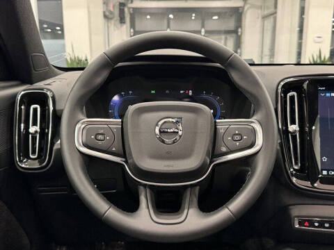 2025 Volvo XC40 B5 Core Bright Theme