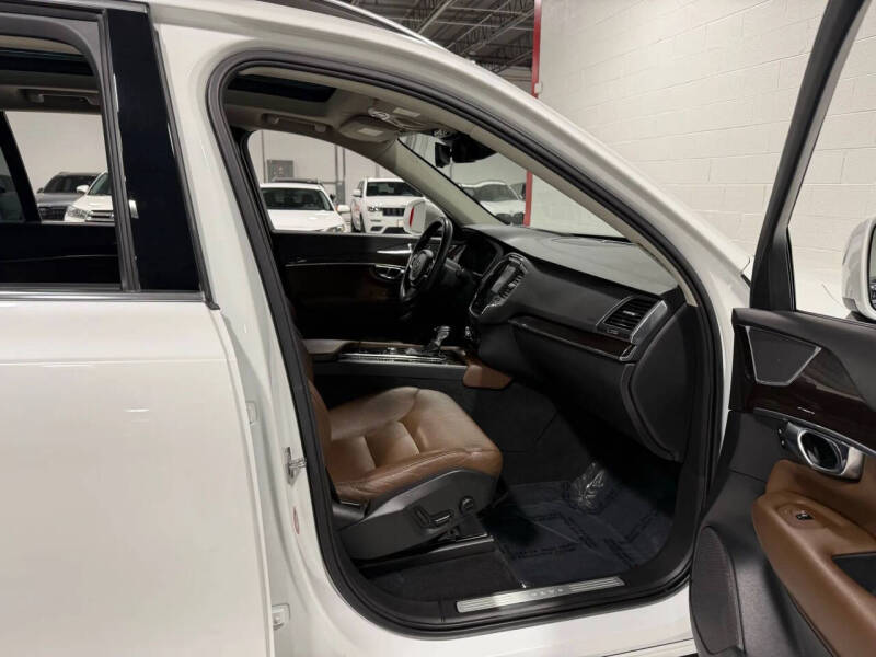 2019 Volvo XC90 T6 Momentum