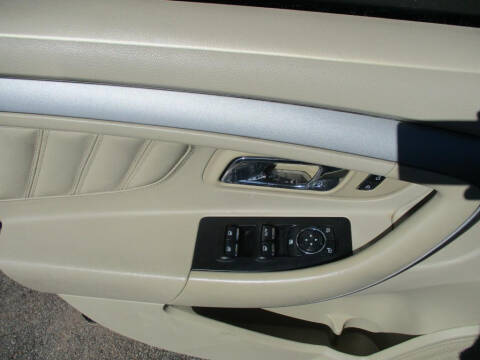 2014 Ford Taurus SE