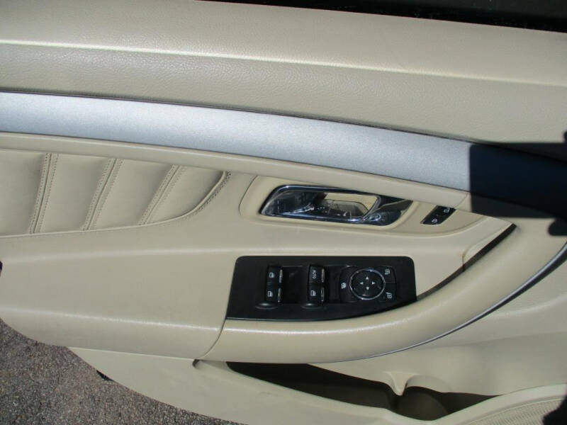 2014 Ford Taurus SE