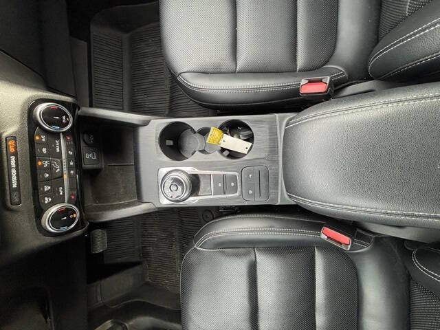 2022 Ford Escape Hybrid Titanium