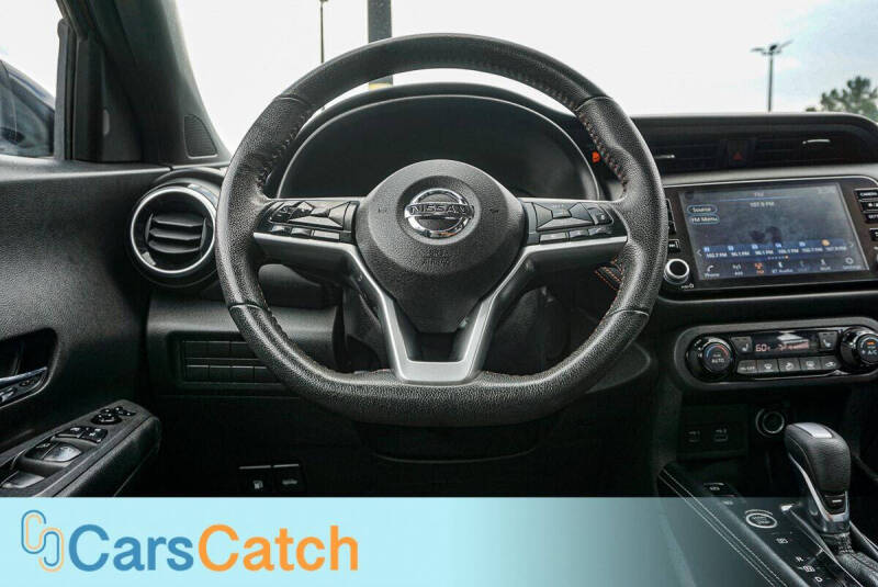 2022 Nissan Kicks SR