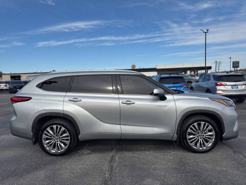 2021 Toyota Highlander Hybrid Platinum