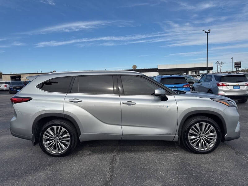 2021 Toyota Highlander Hybrid Platinum