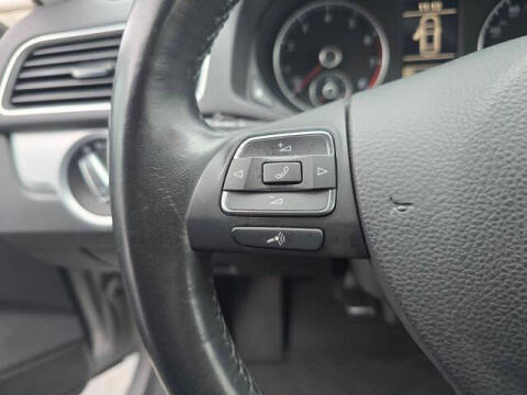 2012 Volkswagen Passat SE PZEV