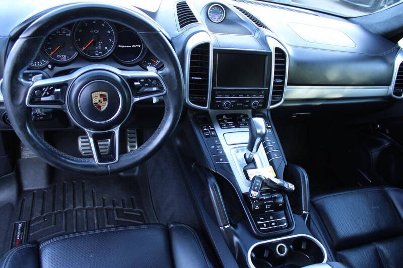 2016 Porsche Cayenne GTS