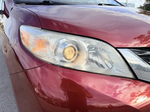 2014 Toyota Sienna LE 8-Passenger