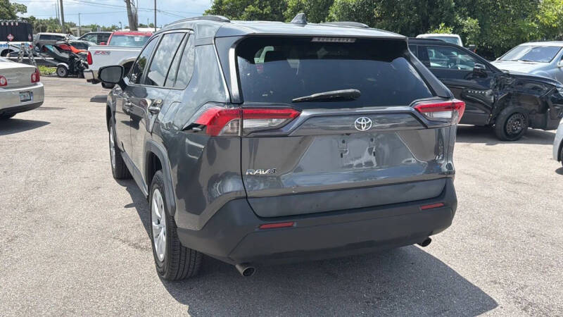 2020 Toyota RAV4 LE