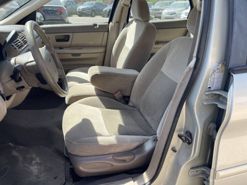 2006 Ford Taurus SE