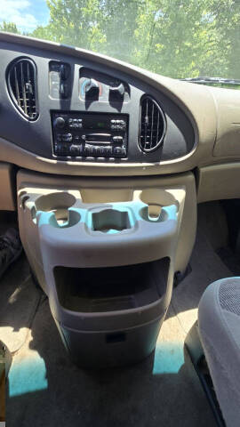 2004 Ford E-Series E-150 XLT