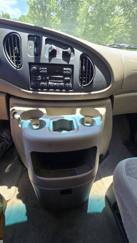 2004 Ford E-Series E-150 XLT