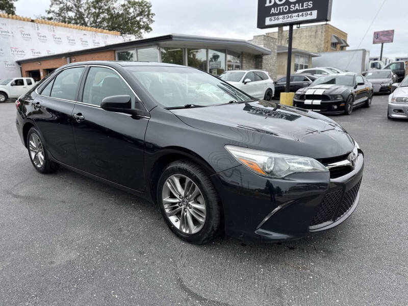 2017 Toyota Camry SE's photo