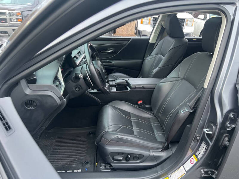 2019 Lexus ES 300h