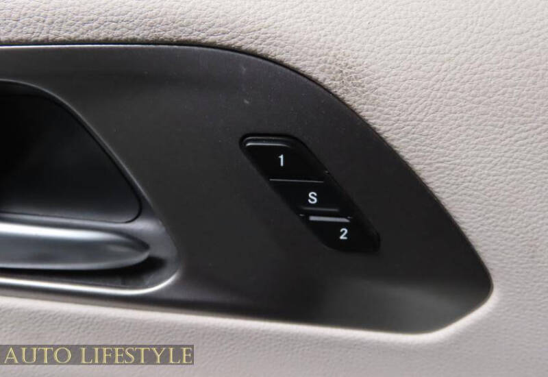 2024 Chrysler Pacifica Plug-In Hybrid S Appearance