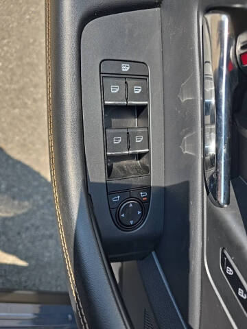 2025 Mazda CX-70 Plug-in Hybrid Premium