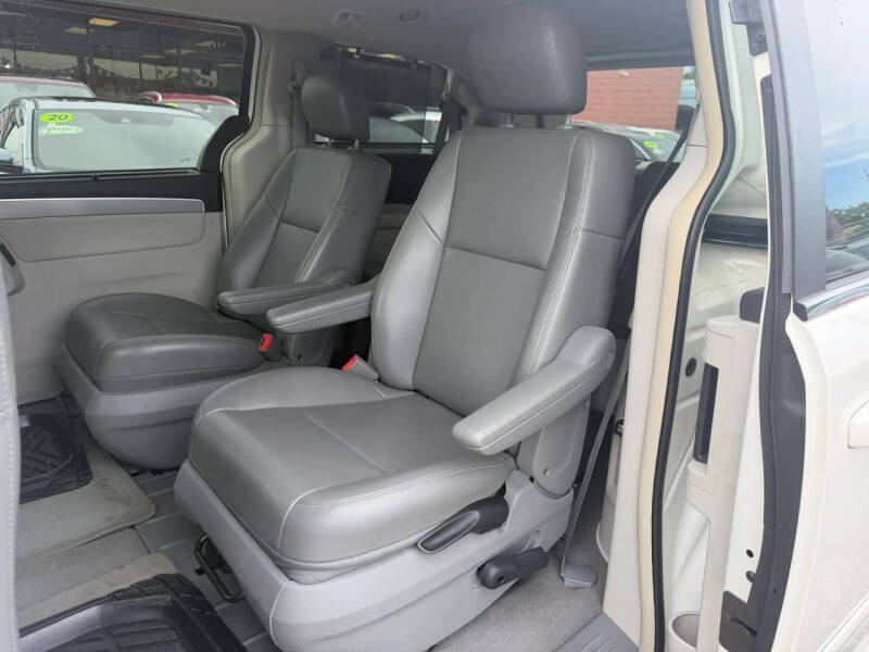 2011 Volkswagen Routan