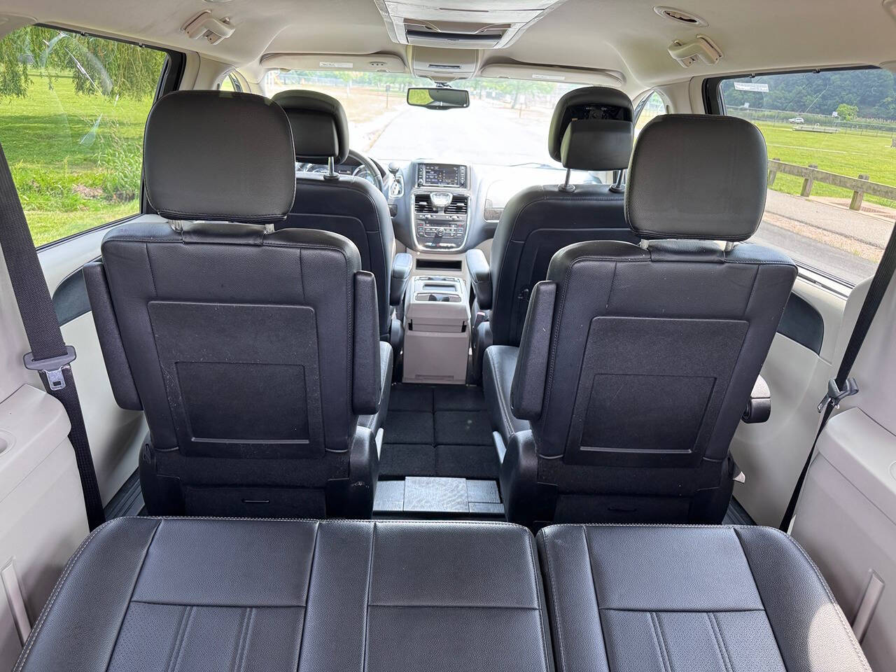 2014 Chrysler Town and Country 29