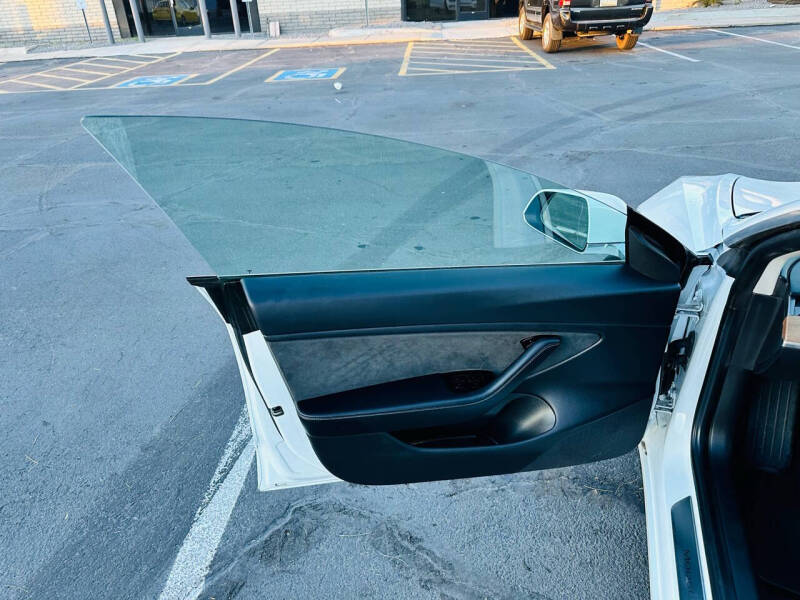 2019 Tesla Model 3 Base photo 10