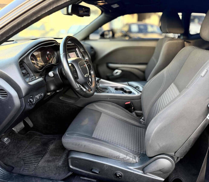 2017 Dodge Challenger SXT