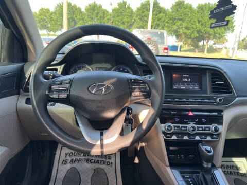 2020 Hyundai Elantra SE