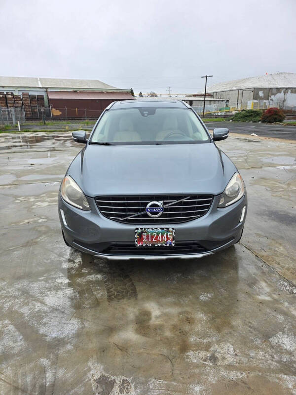 2016 Volvo XC60 T5 Drive-E Premier