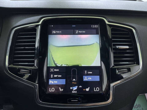 2016 Volvo XC90 T6 Momentum