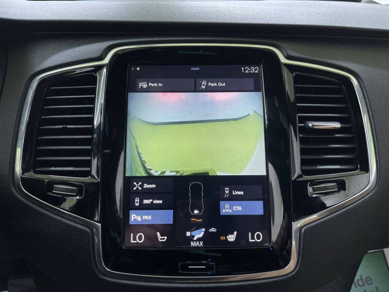 2016 Volvo XC90 T6 Momentum