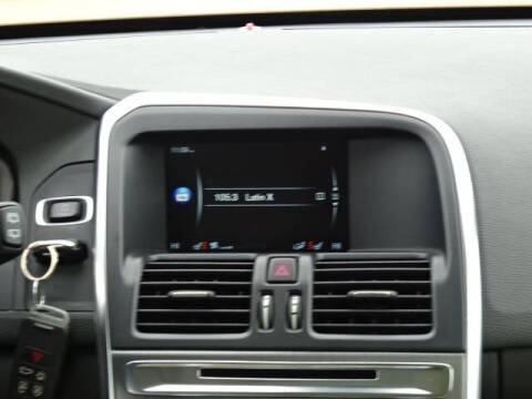 2016 Volvo XC60 T6 Drive-E R-Design Platinum