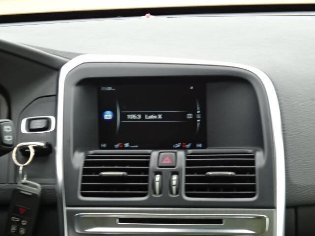 2016 Volvo XC60 T6 Drive-E R-Design Platinum