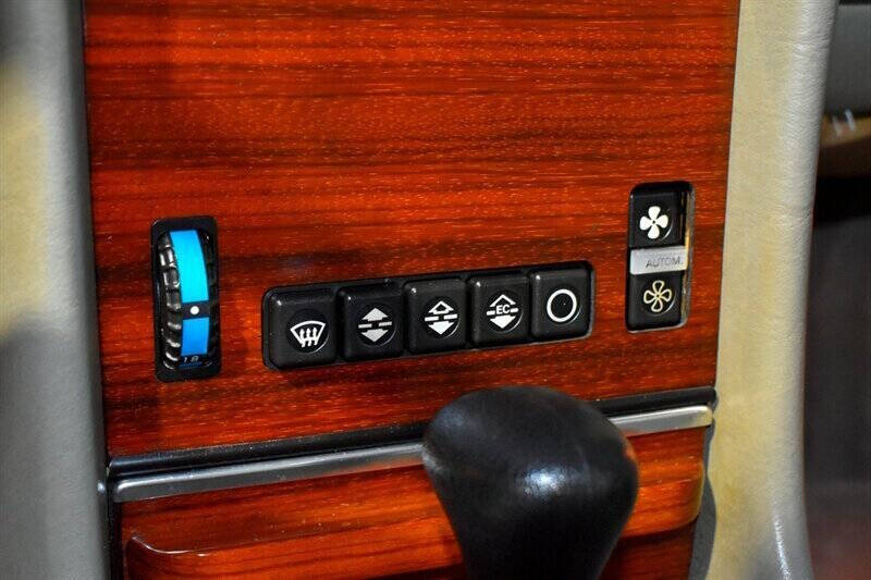 1983 Mercedes-Benz 380-Class 30