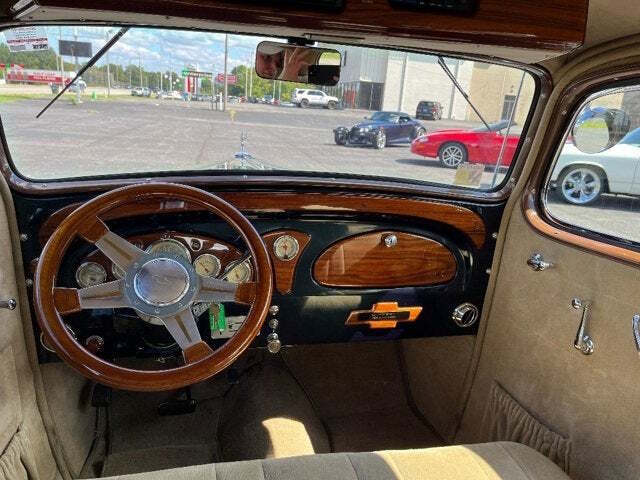 1934 Chevrolet Sedan 15