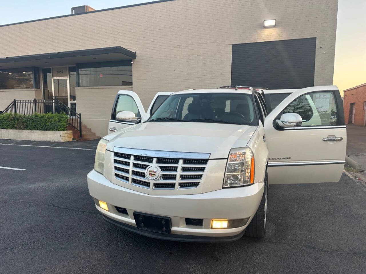 2008 Cadillac Escalade for sale at Sarenco Auto Inc in Dallas, TX