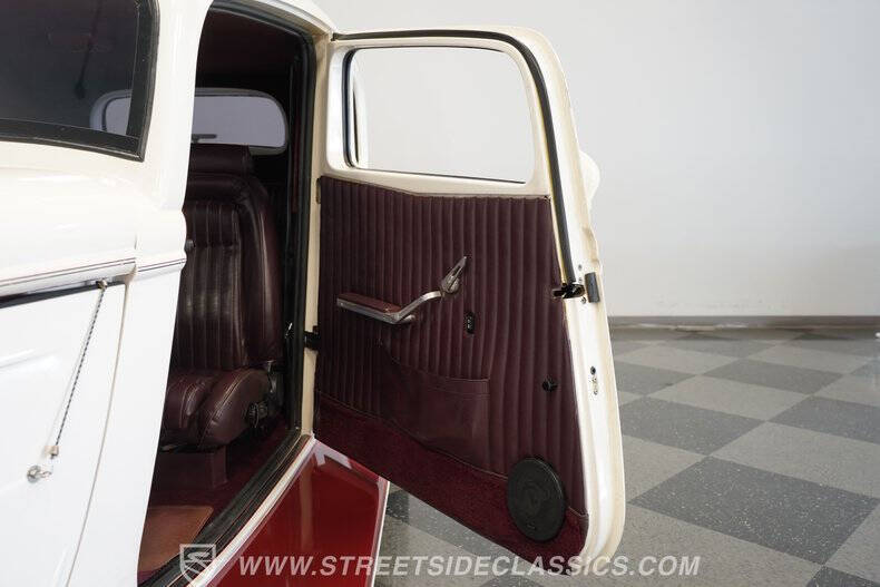 1933 Ford Victoria